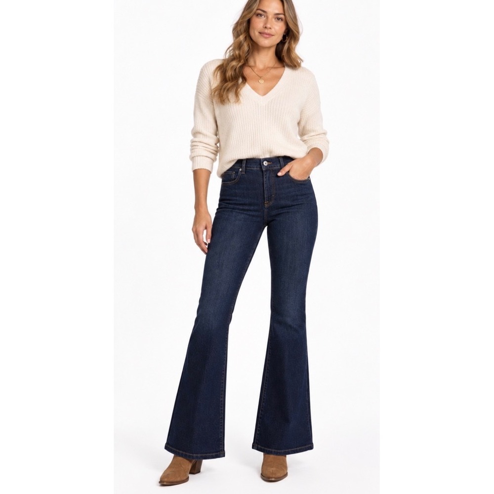NEW Flare SpanxShape Everywear Jeans Womens Size M Slimming Boho Chic Capsule